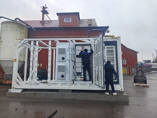 Selbstständiges, in einem Behälter befindliches Energiespeichersystem mit Batterie 400 - 800 V anpassbar