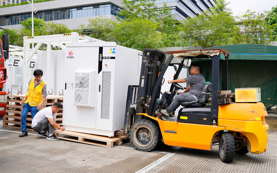Hochspannung All-in-One-Kühlung LiFePO4 Batterie 215KWh 197Kwh 179Kwh 107Kwh IEC-zertifiziert für Industrie und Handel